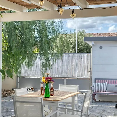 La Casa Degli Ulivi In Con Patio Quartu SantʼElena