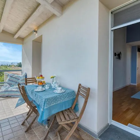 아파트 La Casa Degli Ulivi In Con Patio