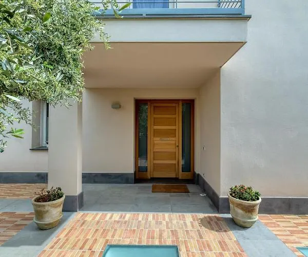 La Casa Degli Ulivi In Con Patio Quartu SantʼElena